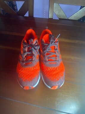 (REEBOK TWISTFORM 2.0) Black/Red/ Orangey